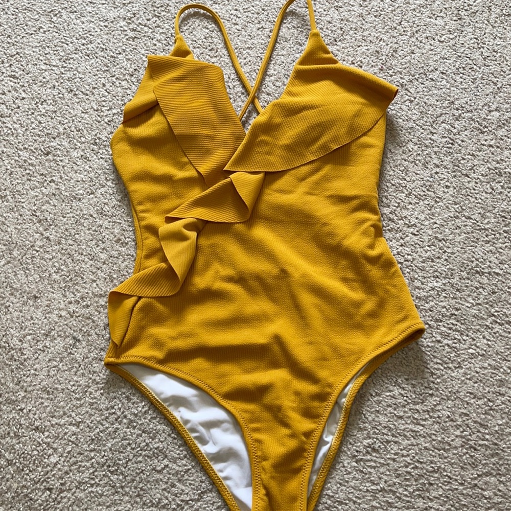 Cupshe brand beautiful one piece swimsuit